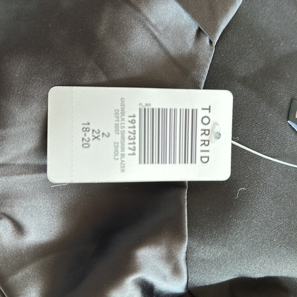 New Unworn Torrid - Black Blazer - Picture 9 of 9